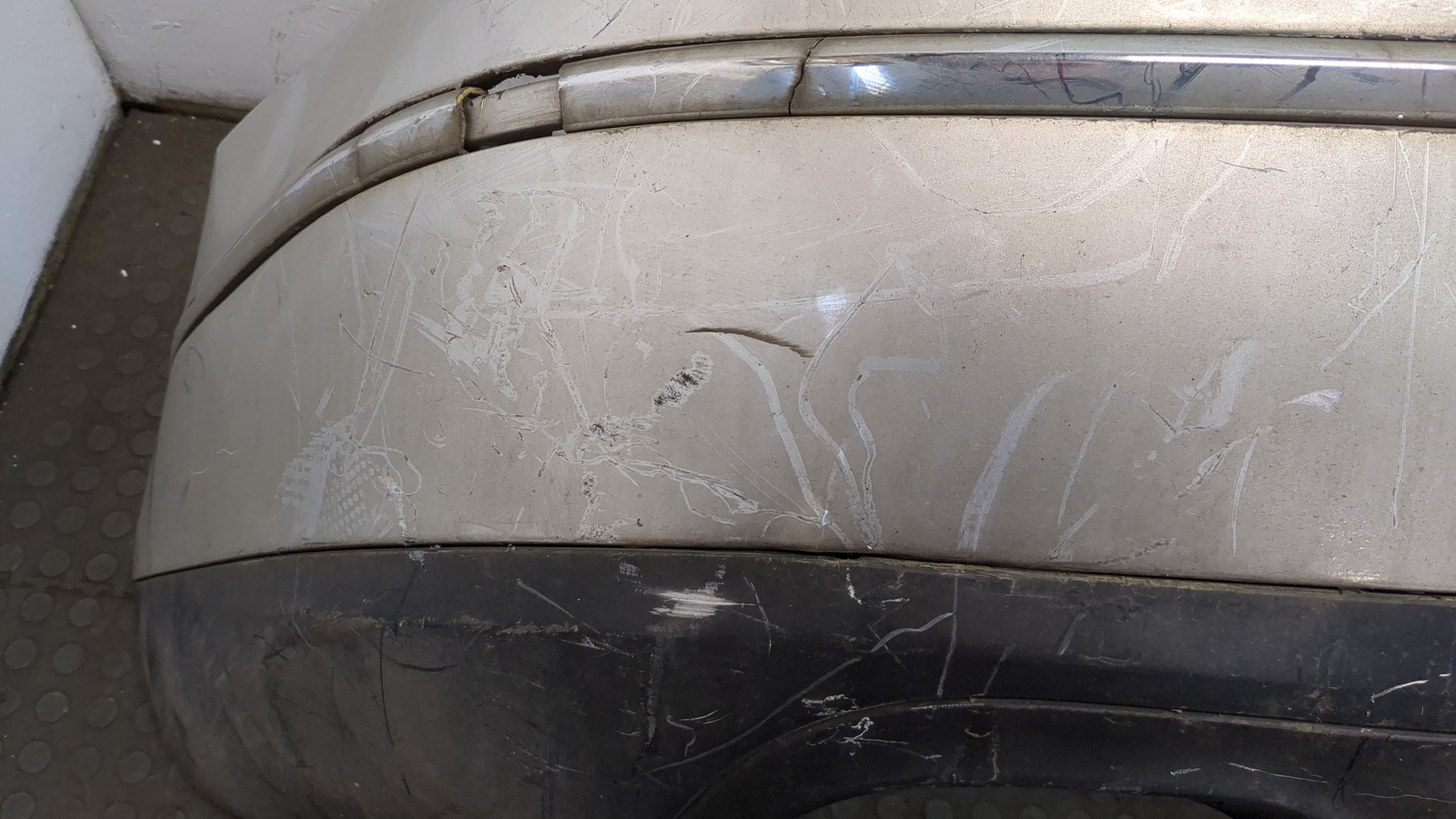 Бампер задний