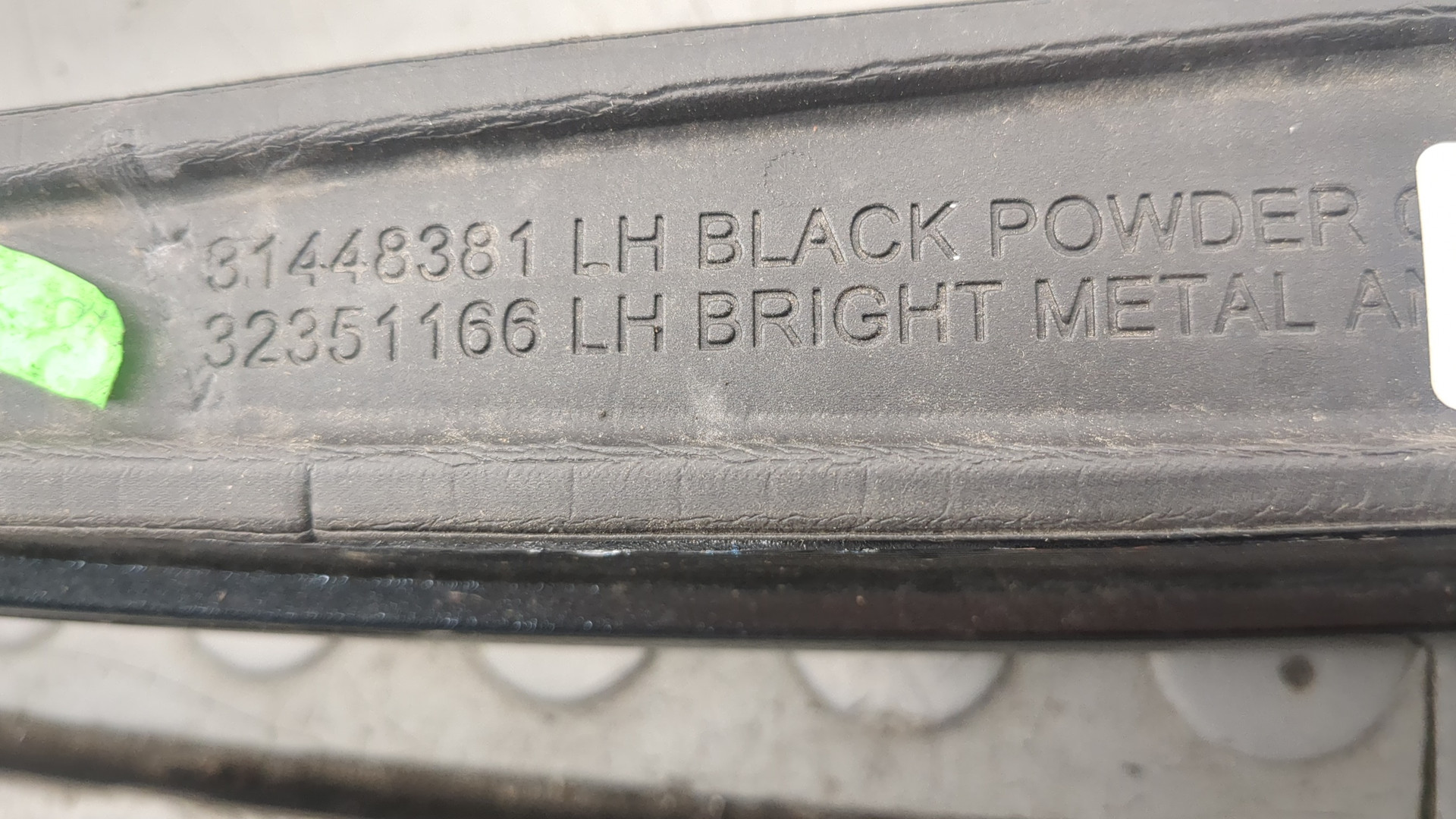 Рейлинг (релинг) левый (планка на крышу)