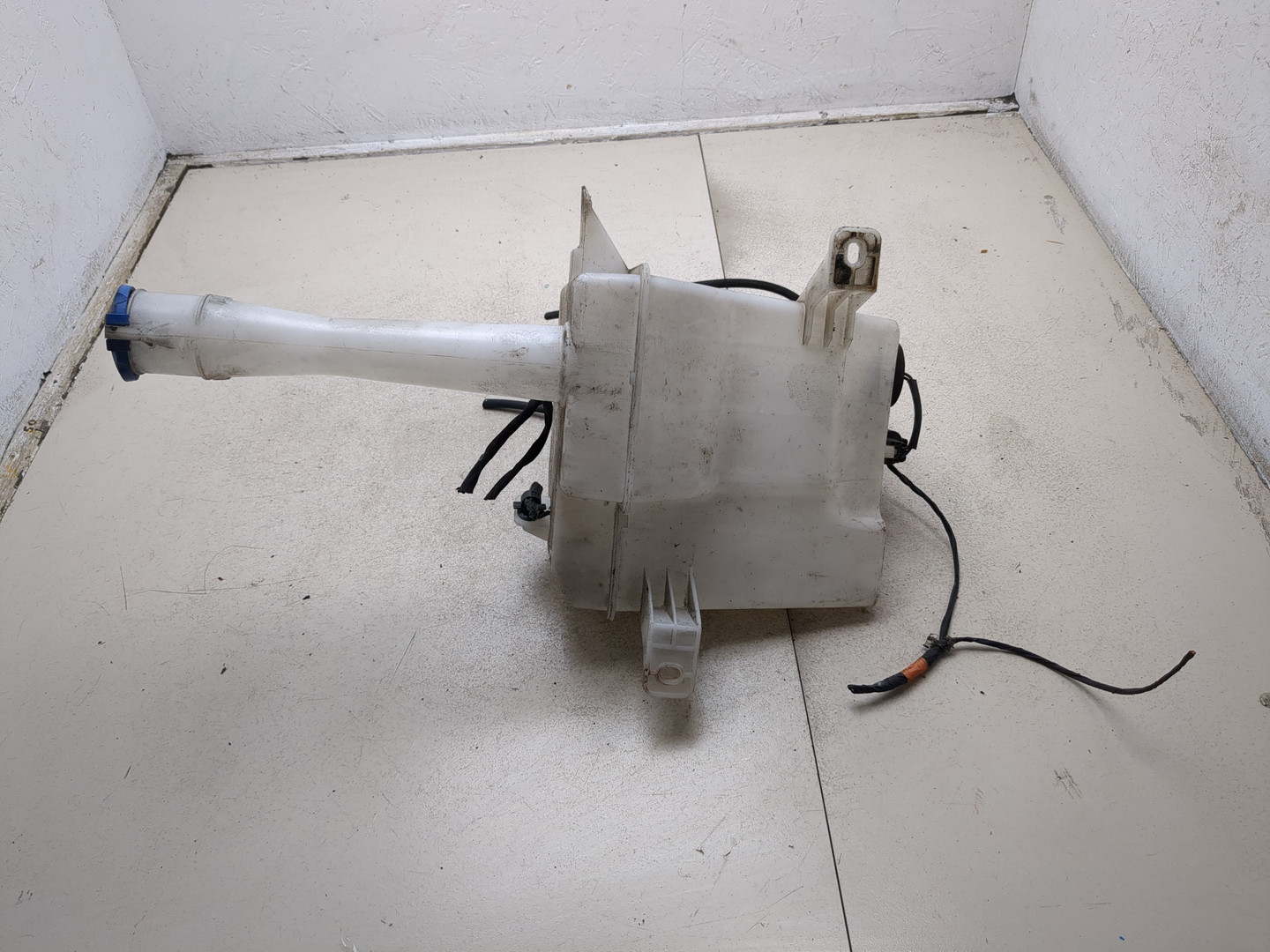 Бачок омывателя лобового стекла