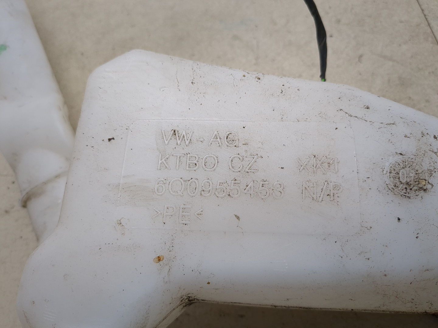 Бачок омывателя лобового стекла