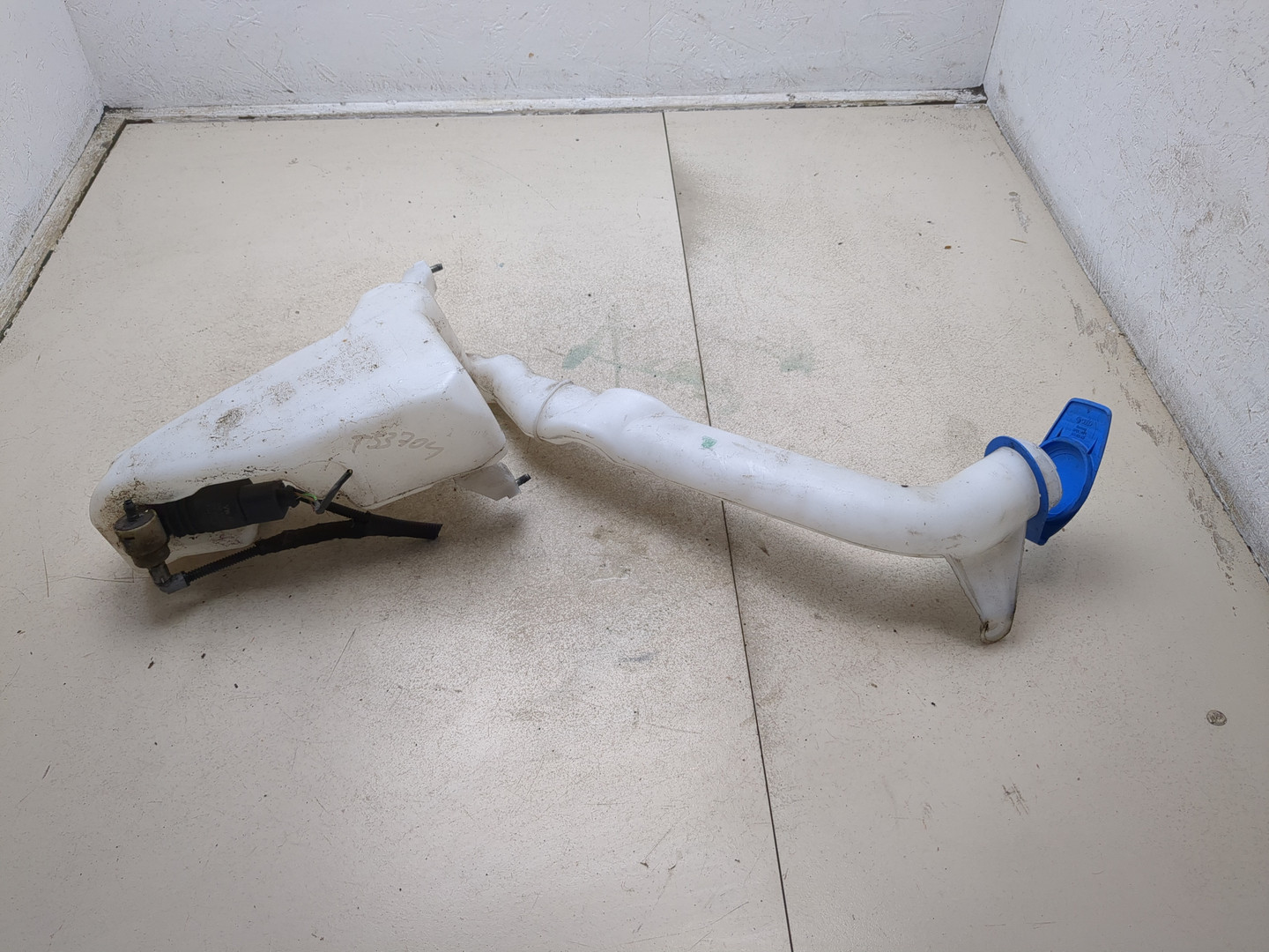 Бачок омывателя лобового стекла