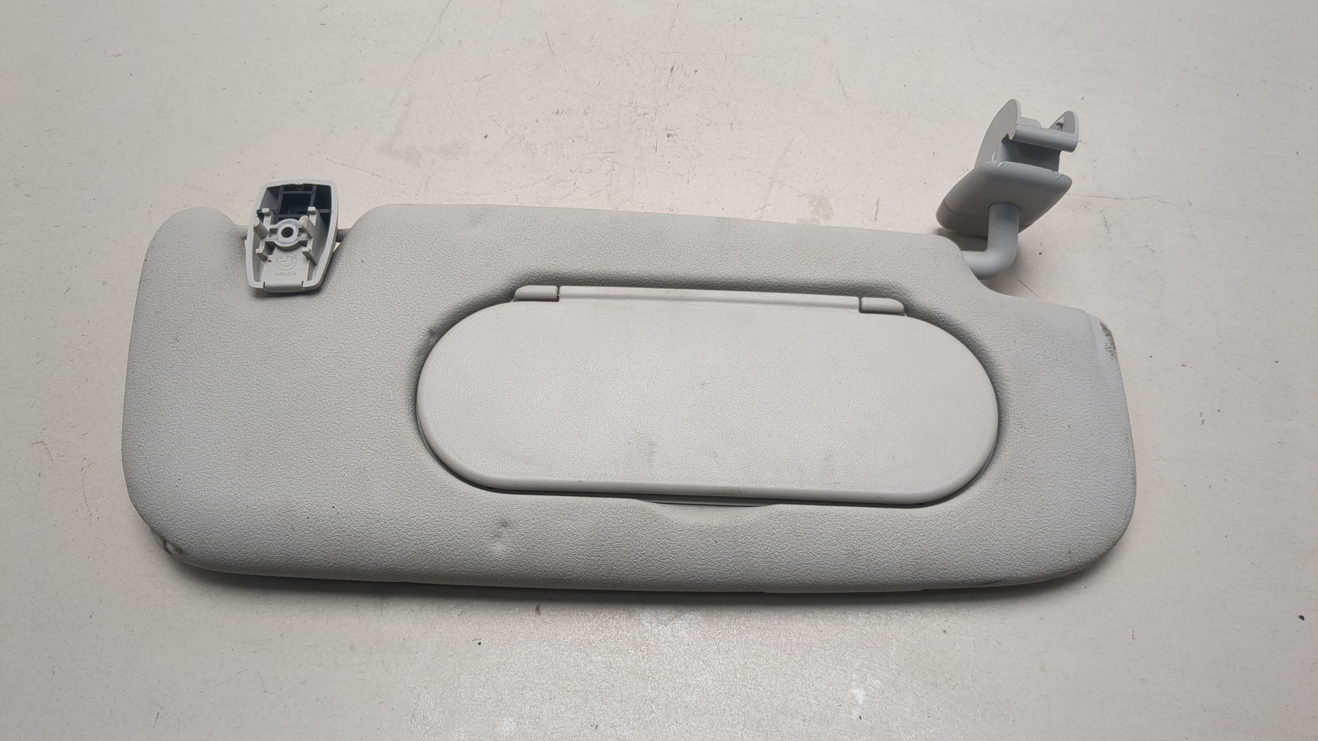 Козырек солнцезащитный