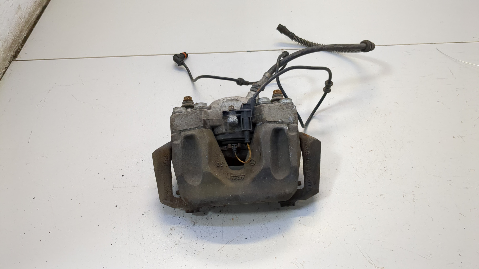 Суппорт передний правый