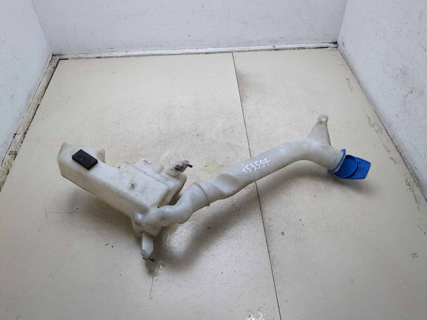 Бачок омывателя лобового стекла