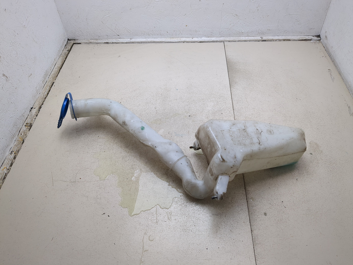 Бачок омывателя лобового стекла