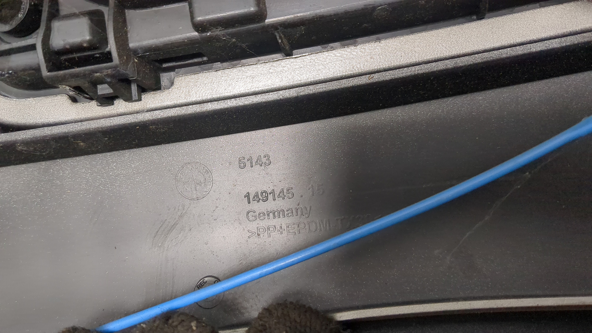 Крыло заднее правое