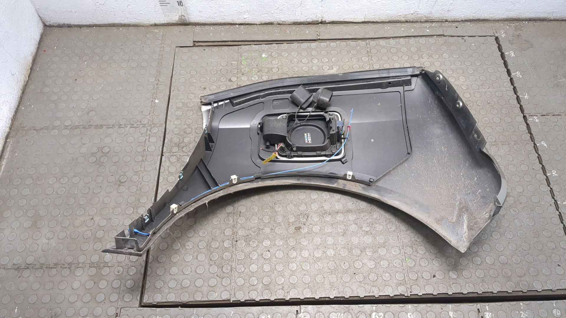 Крыло заднее правое