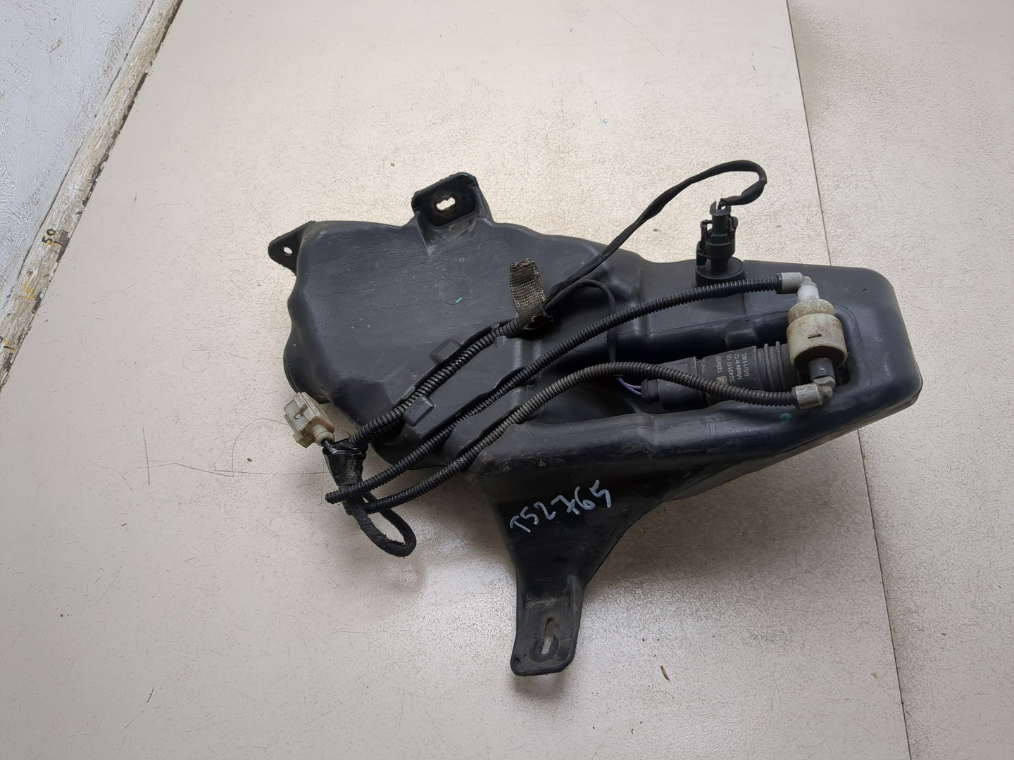 Бачок омывателя лобового стекла