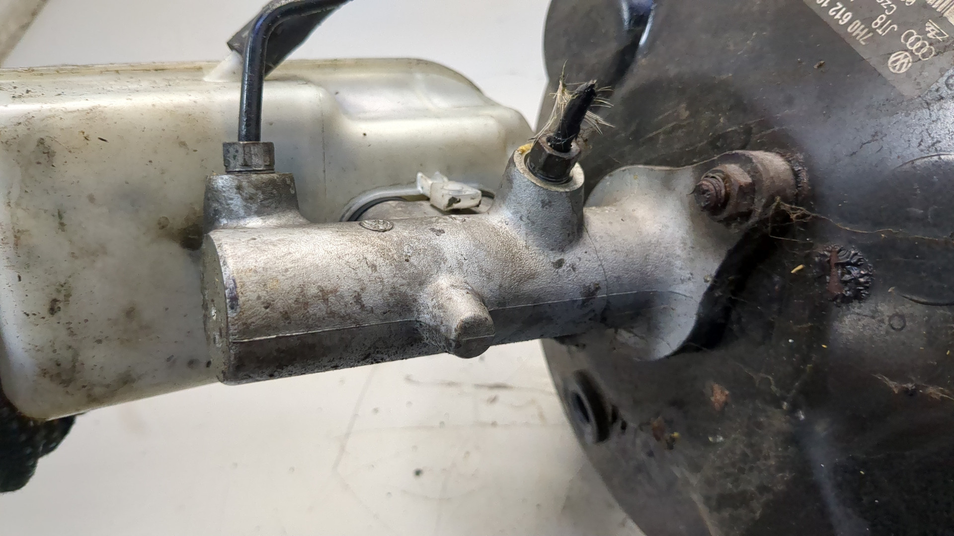 Цилиндр тормозной главный