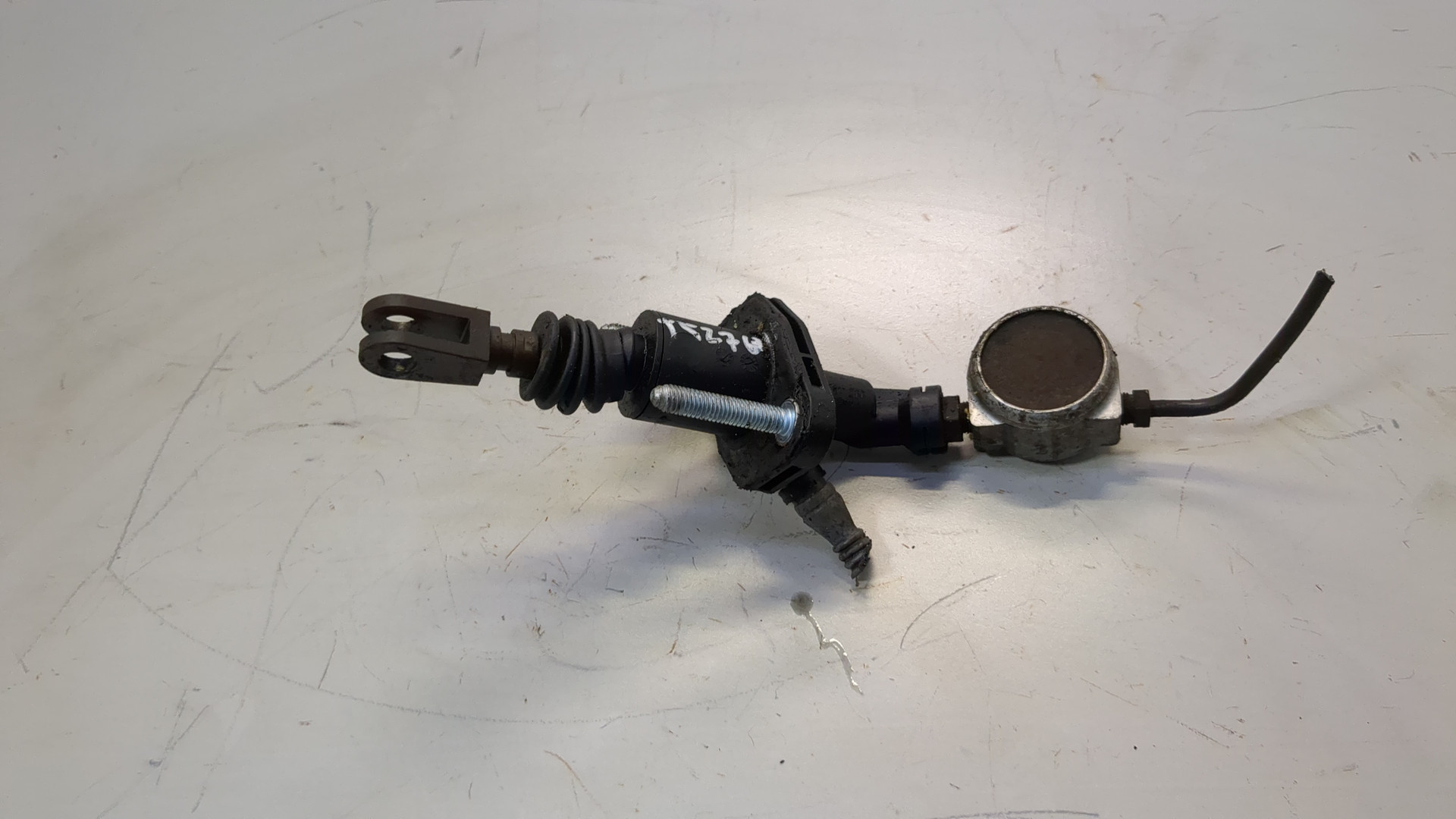 Цилиндр сцепления главный