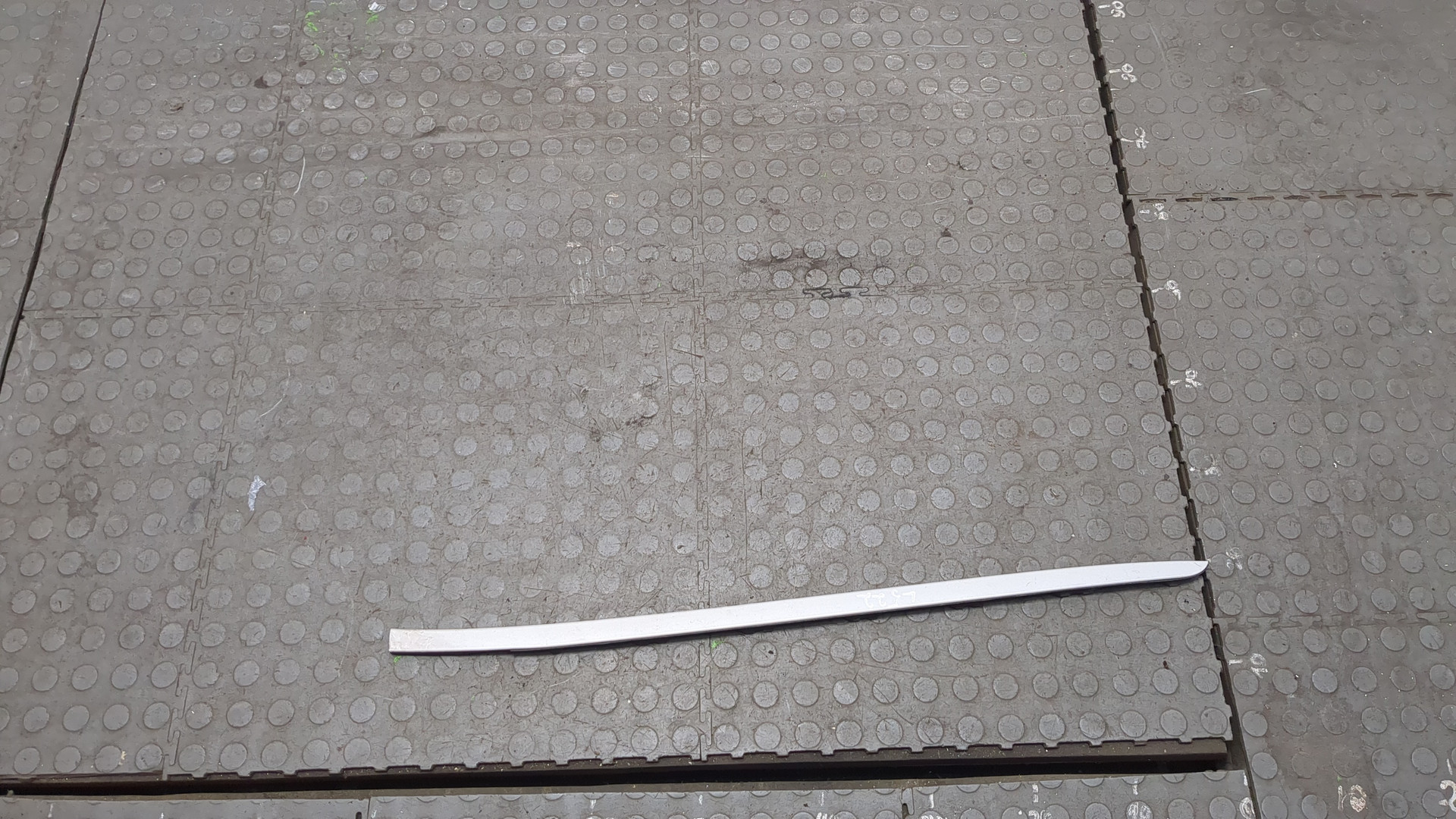 Молдинг лобового стекла