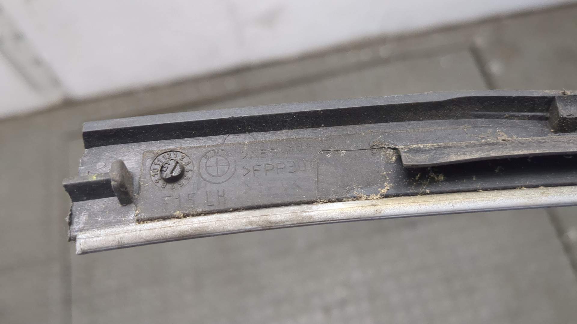 Молдинг лобового стекла