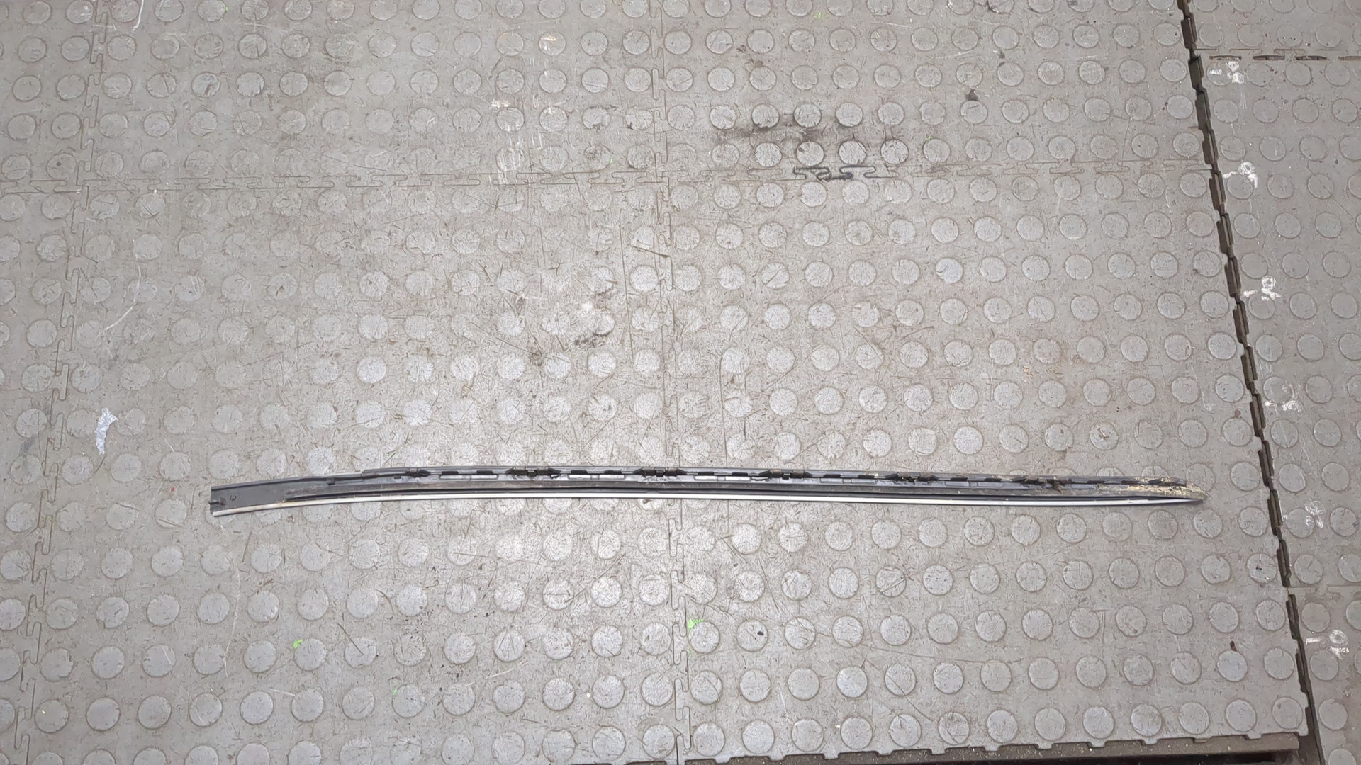 Молдинг лобового стекла