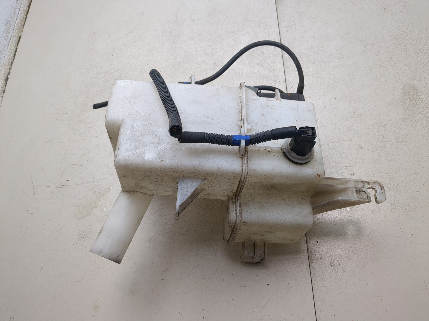 Бачок омывателя лобового стекла