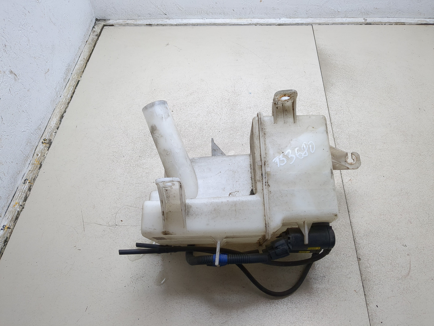 Бачок омывателя лобового стекла