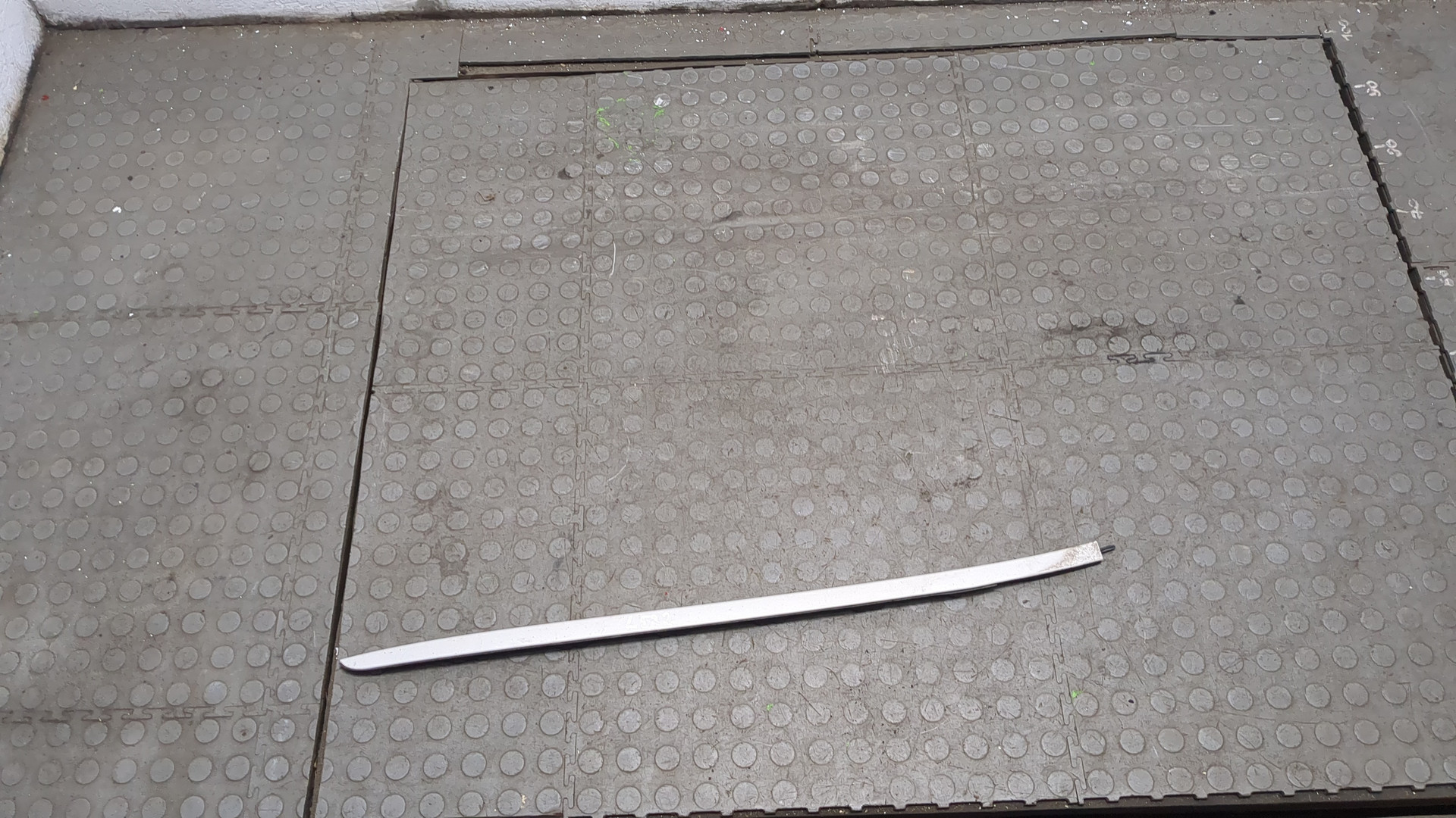 Молдинг лобового стекла