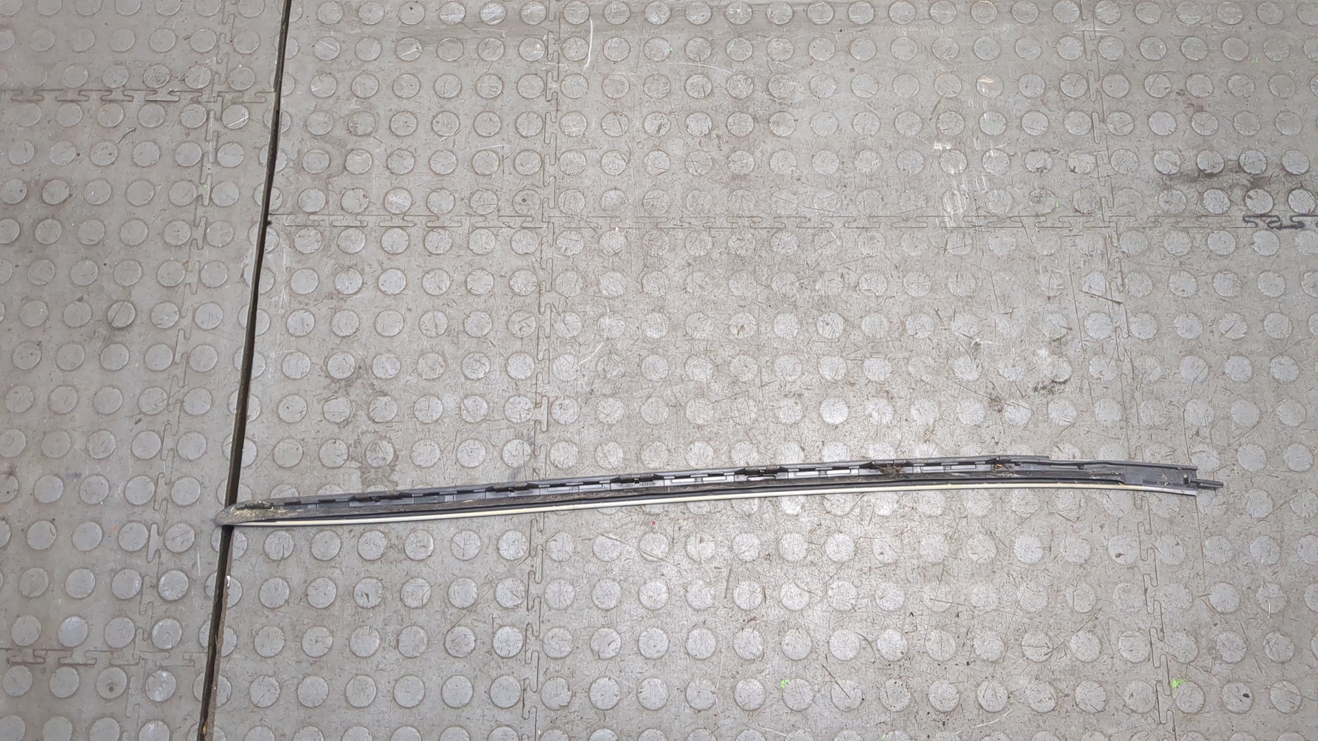 Молдинг лобового стекла