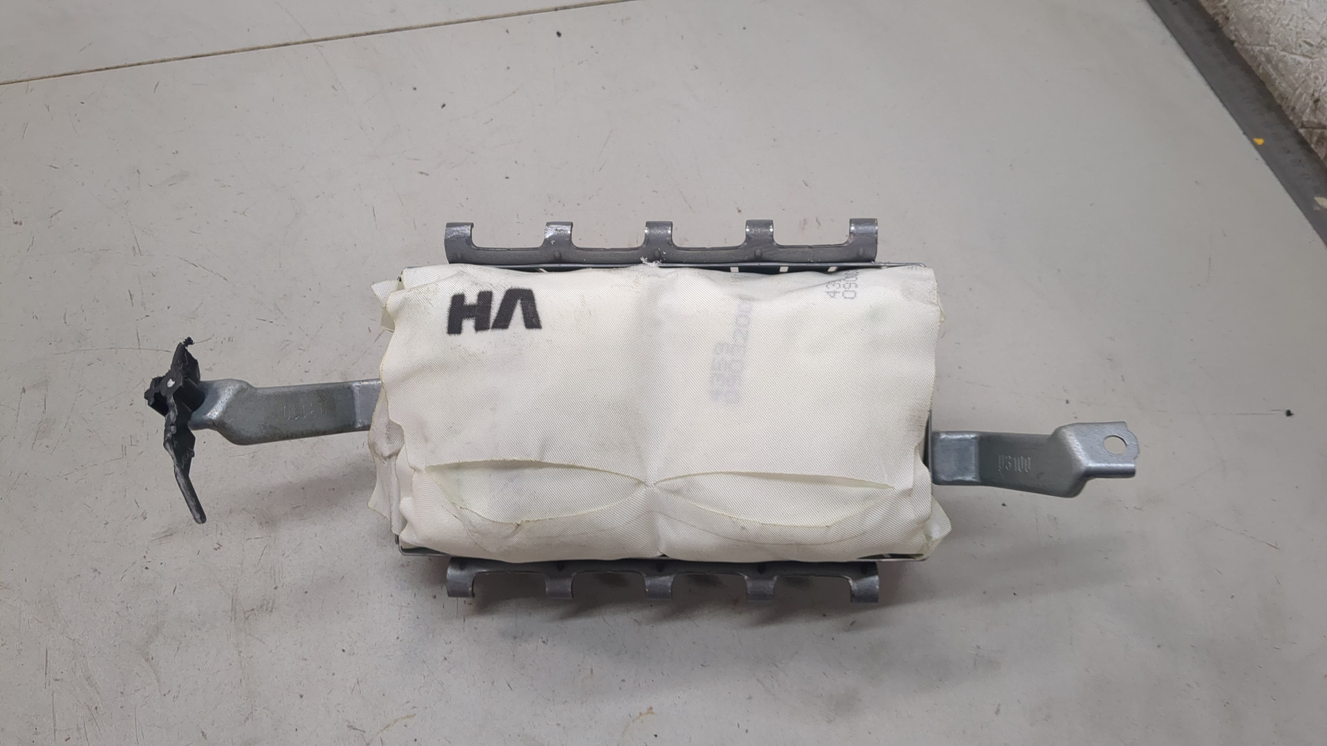 Подушка безопасности пассажирская (в торпедо)