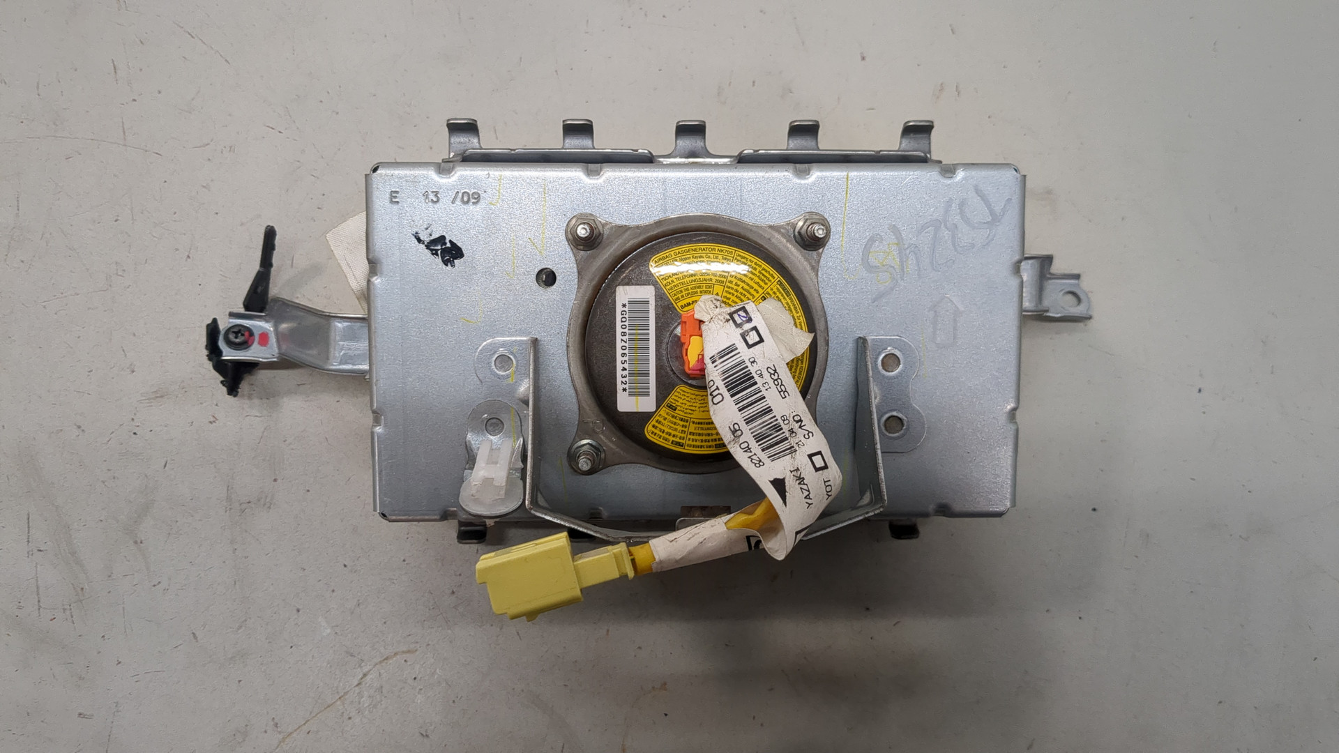 Подушка безопасности пассажирская (в торпедо)