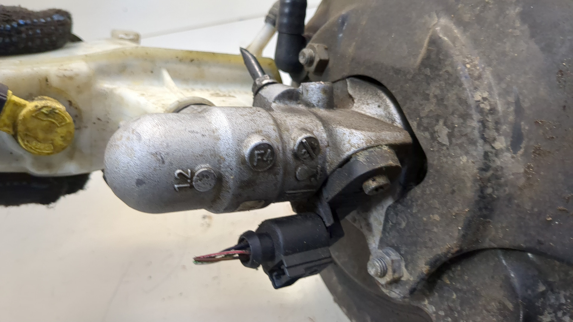 Цилиндр тормозной главный