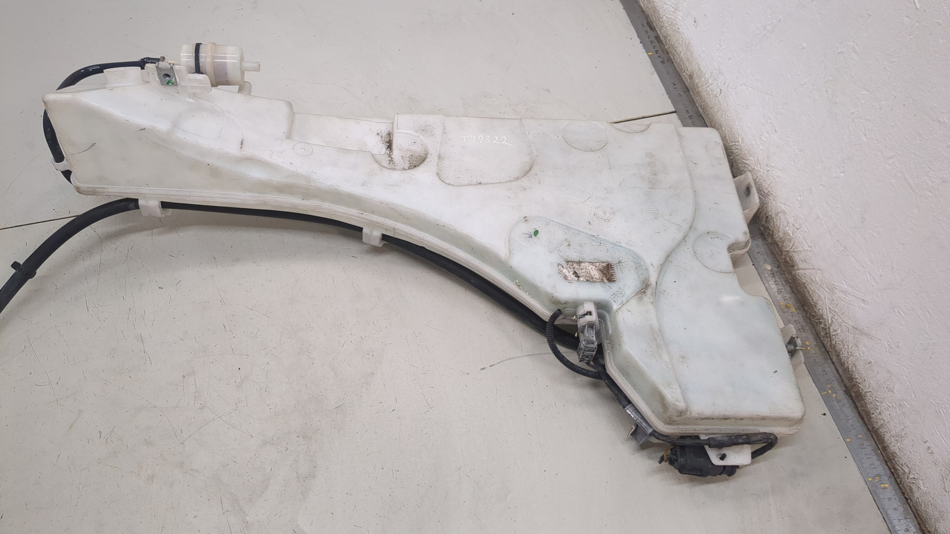 Бачок омывателя лобового стекла