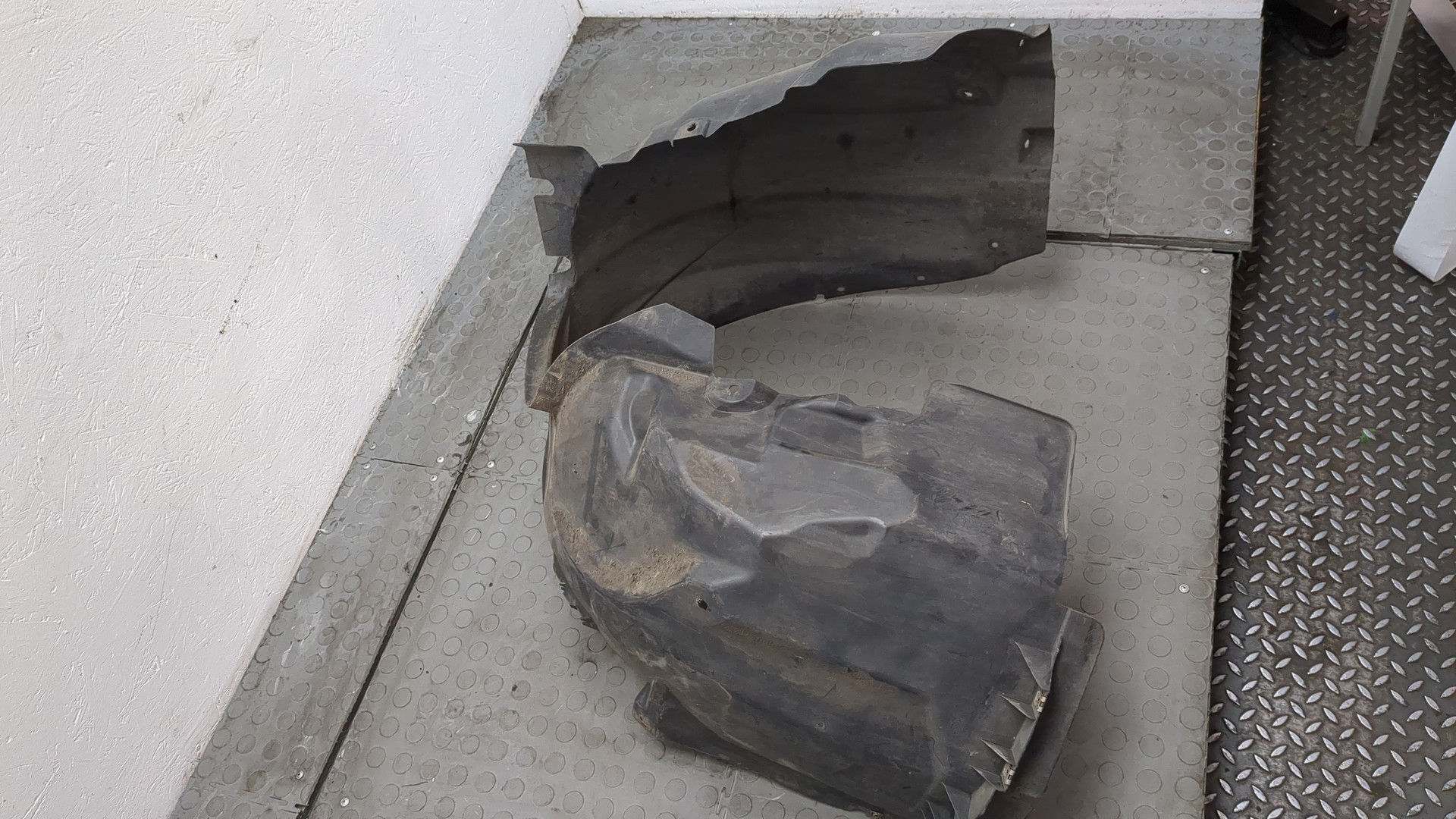 Локер передний правый