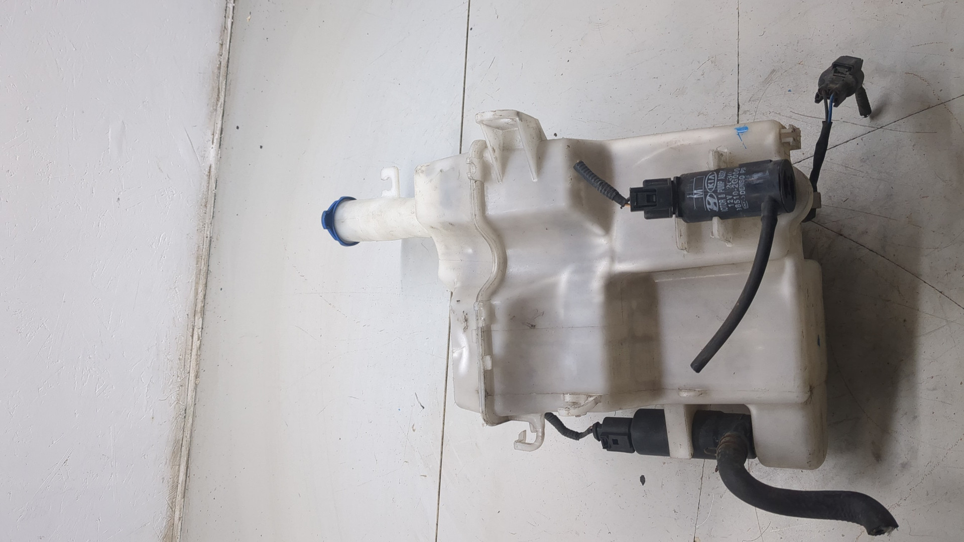 Бачок омывателя лобового стекла