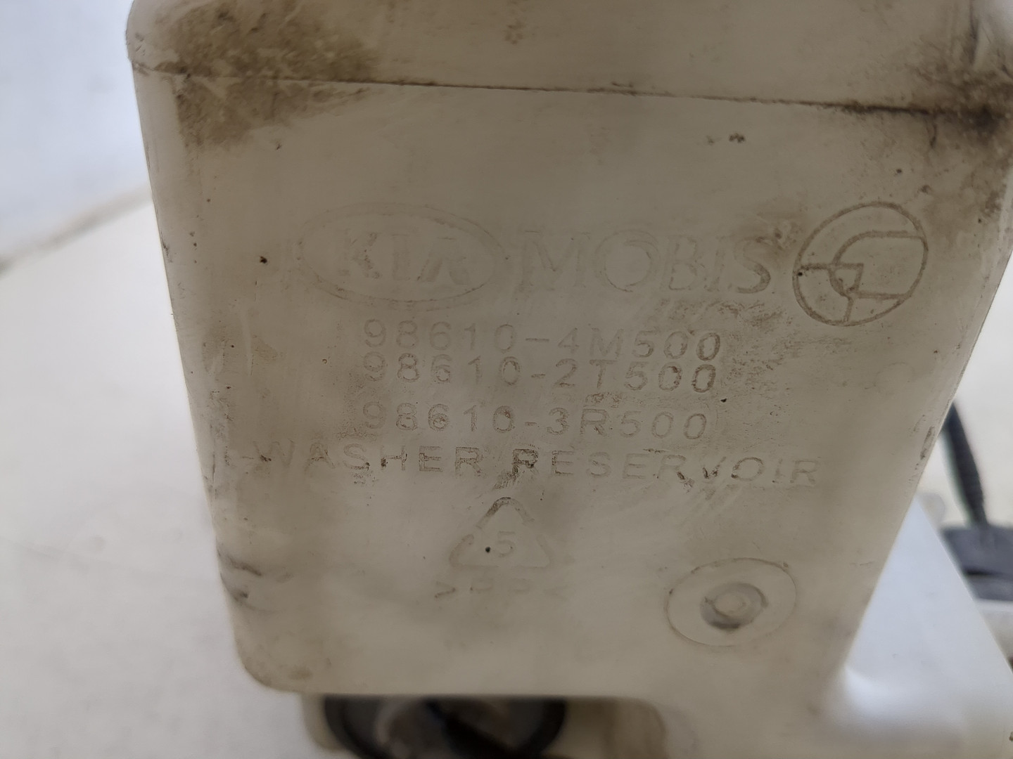 Бачок омывателя лобового стекла