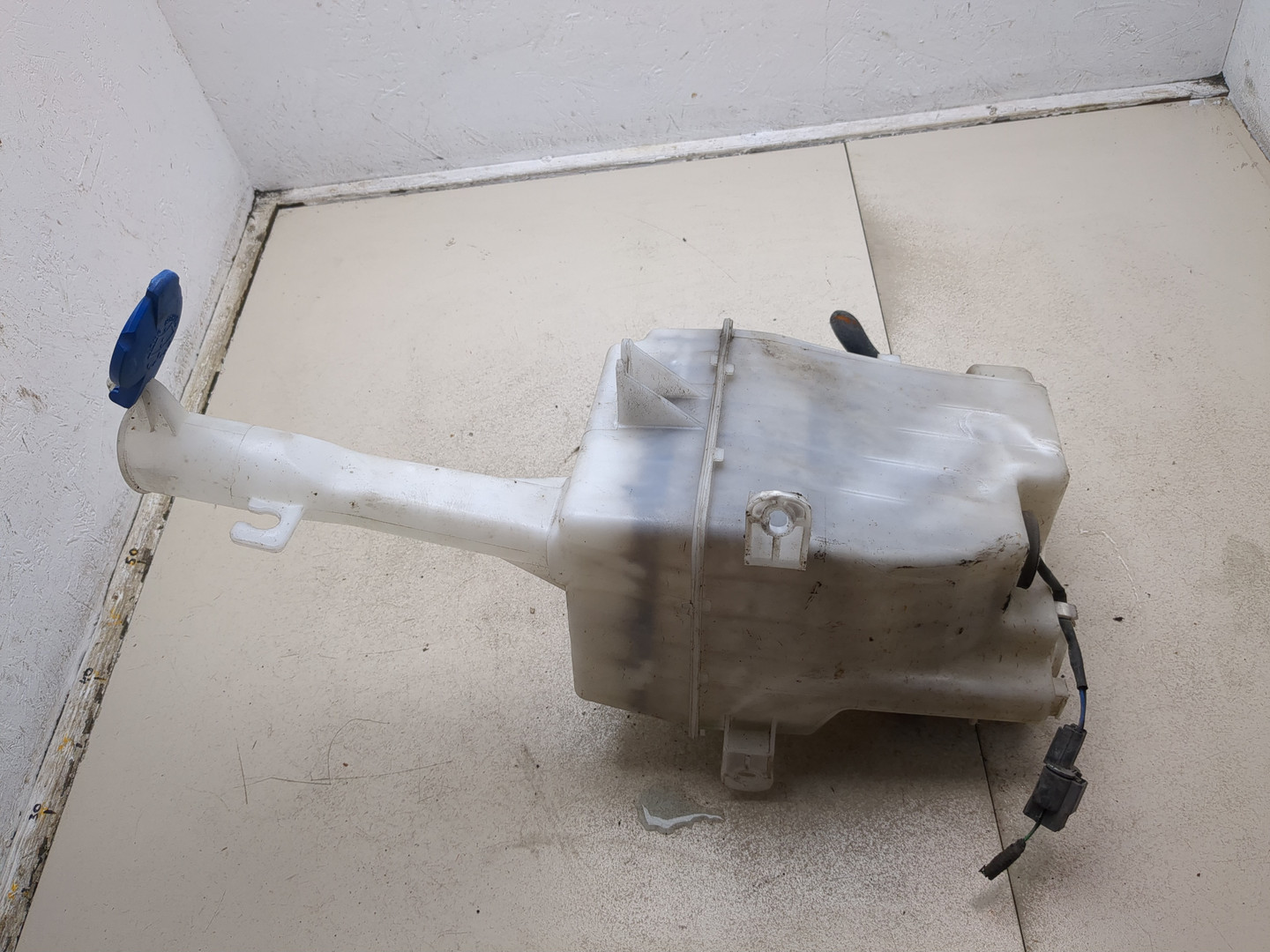 Бачок омывателя лобового стекла