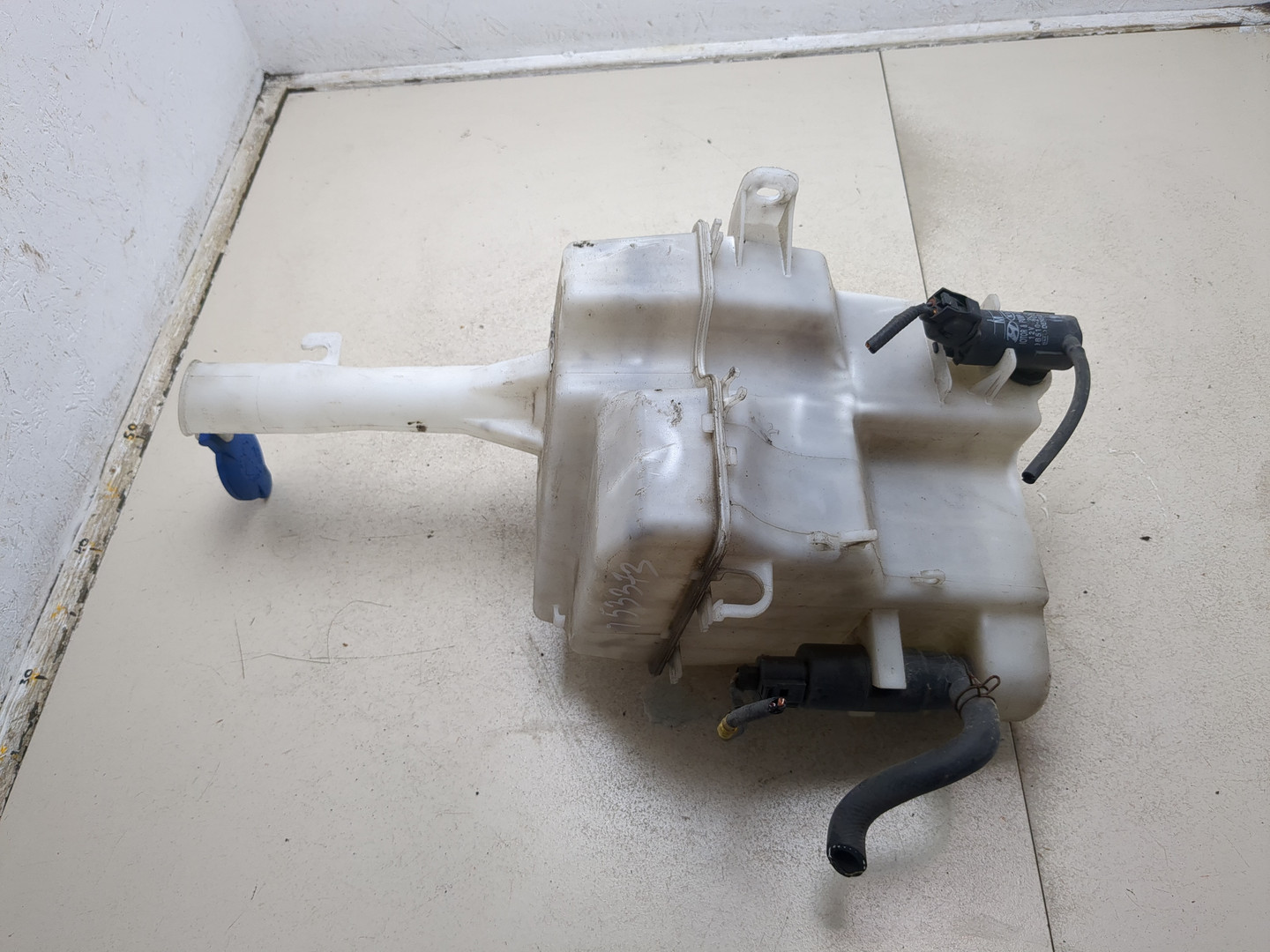 Бачок омывателя лобового стекла