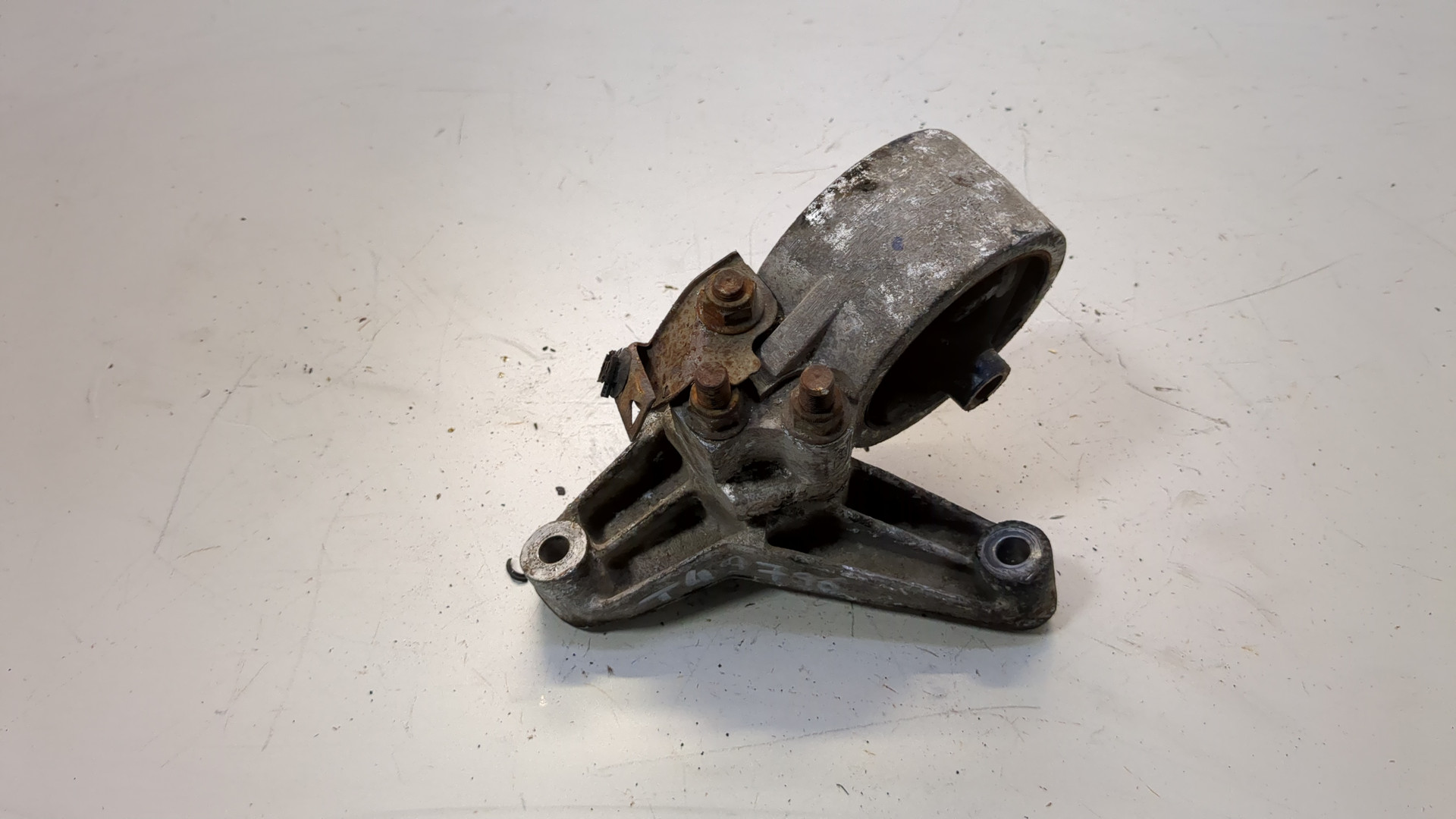 Опора двигателя