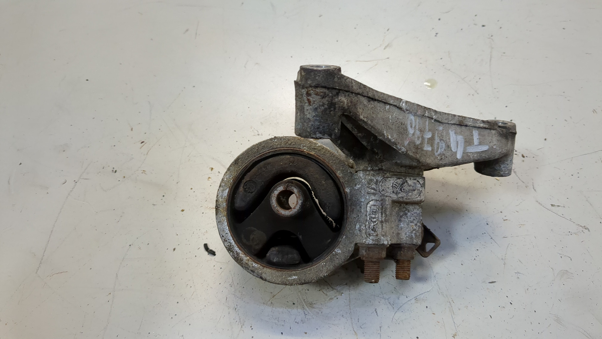 Опора двигателя