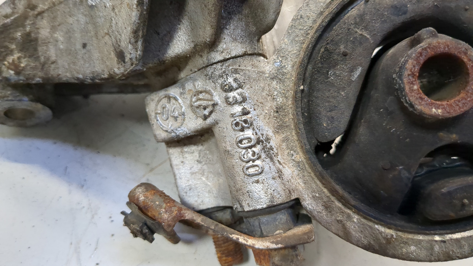 Опора двигателя