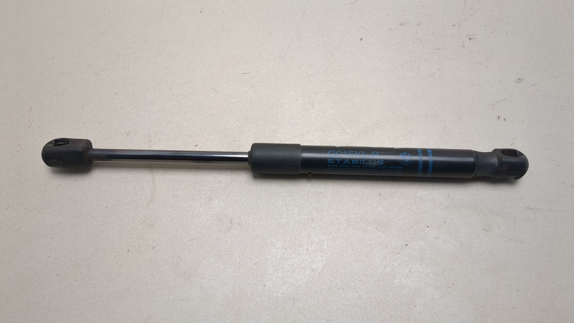 Амортизатор капота