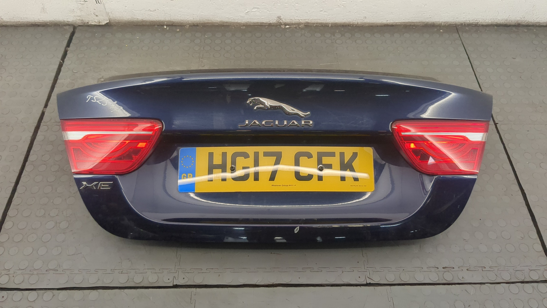 Дверь багажника