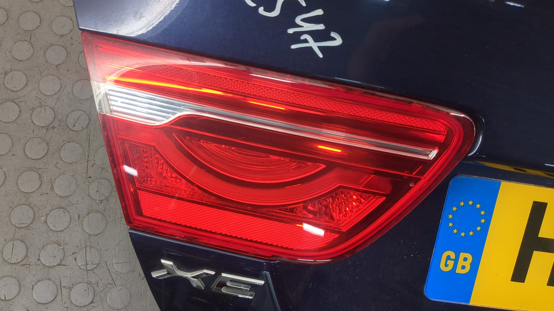 Дверь багажника