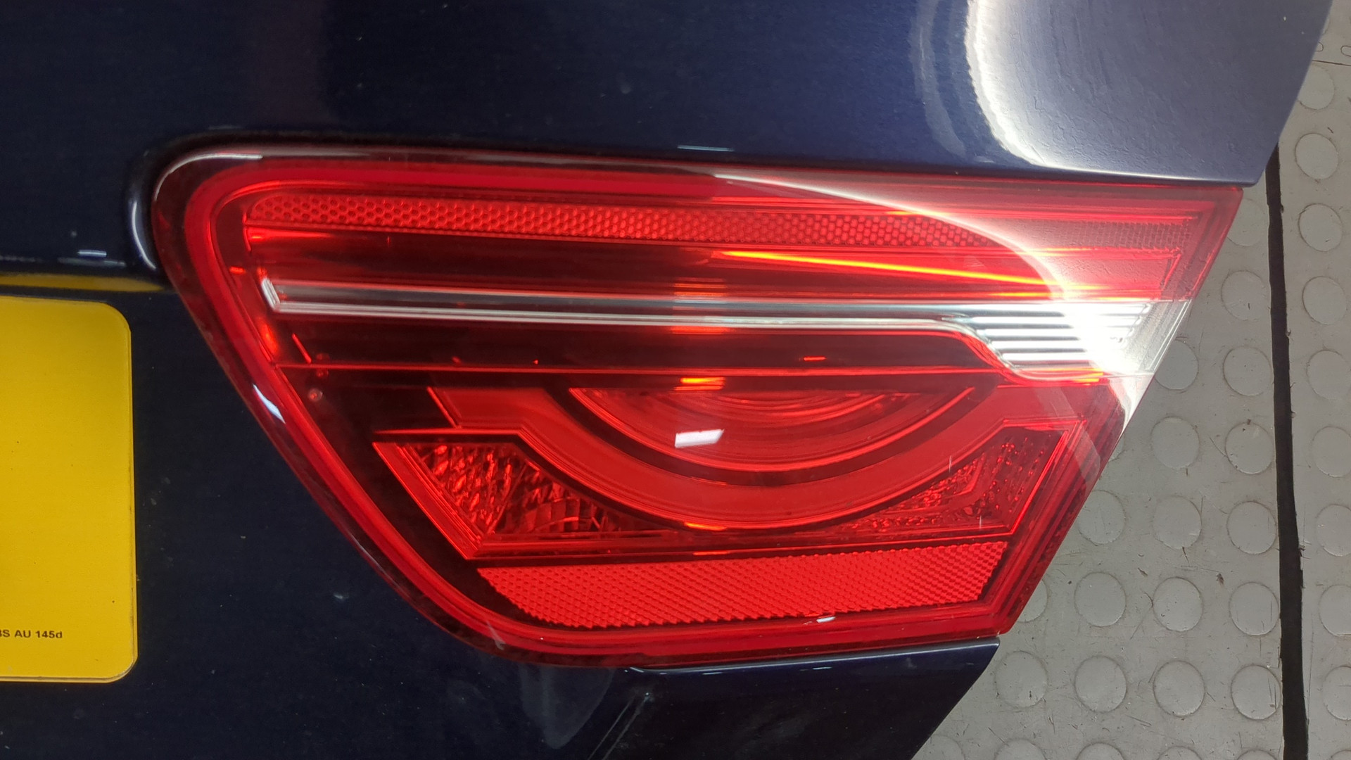 Дверь багажника