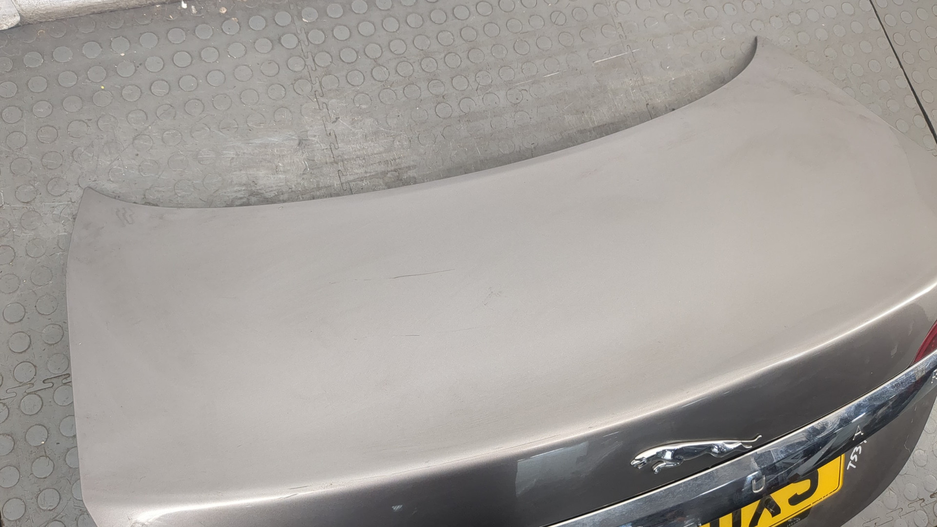 Дверь багажника