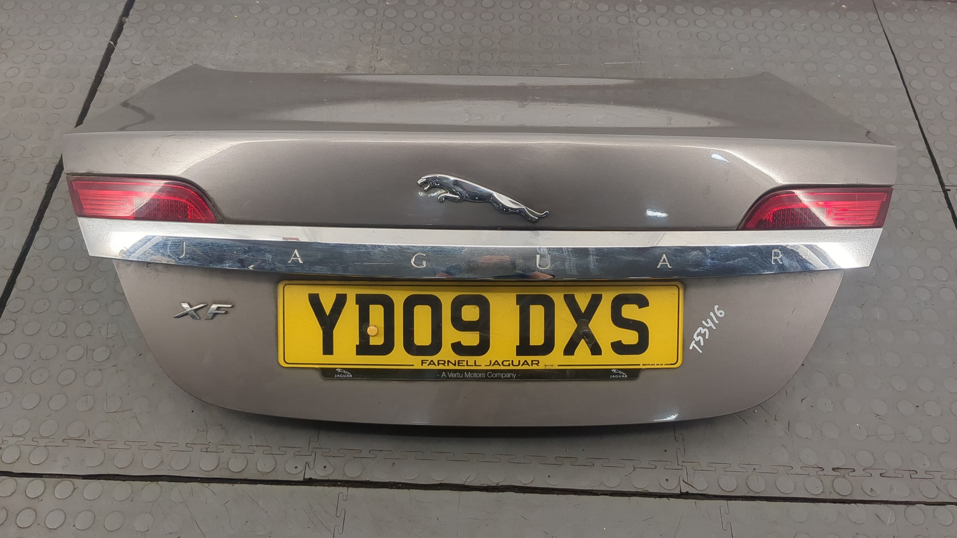 Дверь багажника