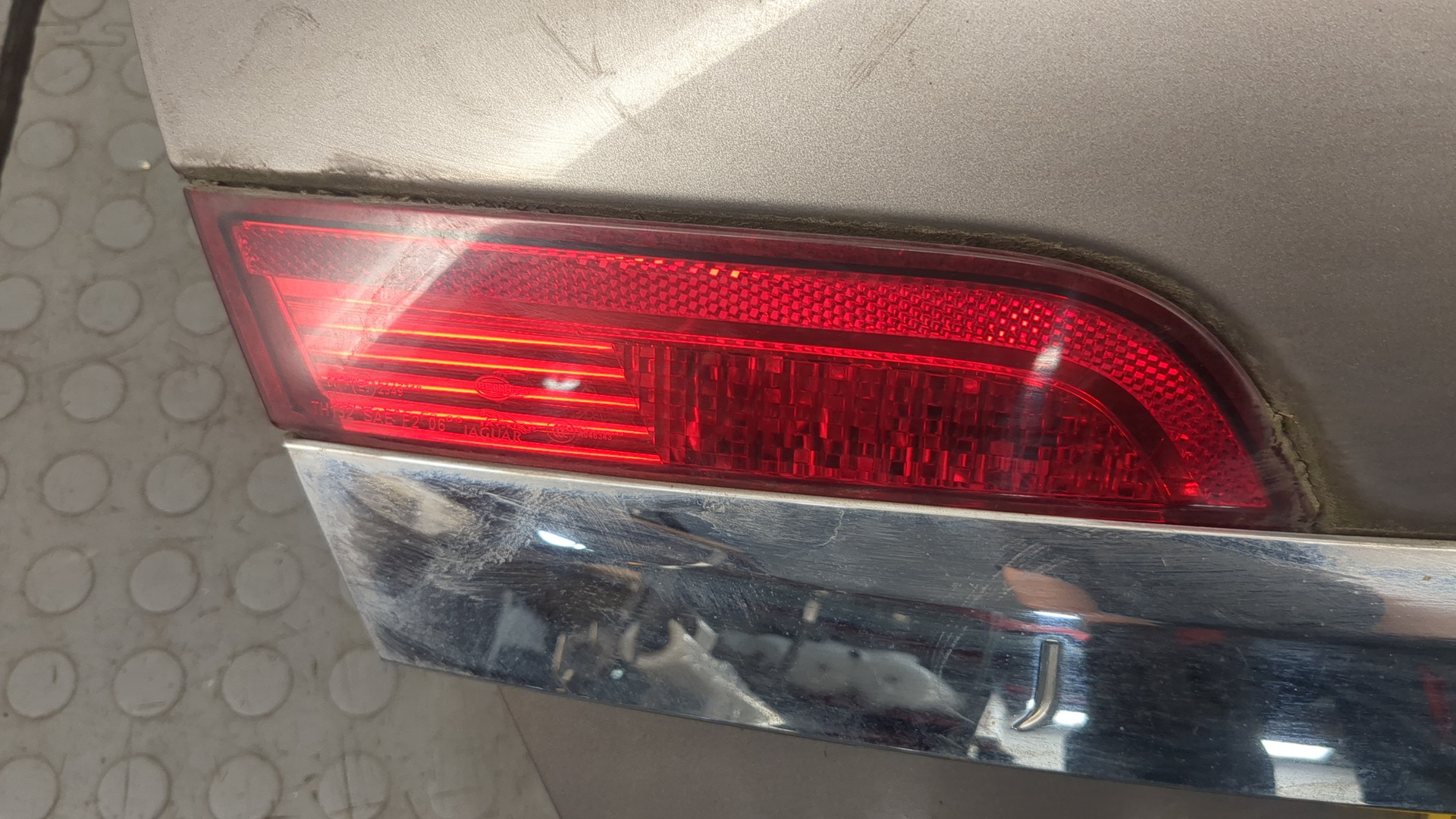 Дверь багажника