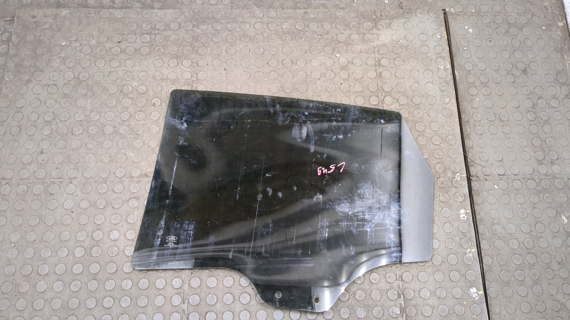 Стекло двери задней правой