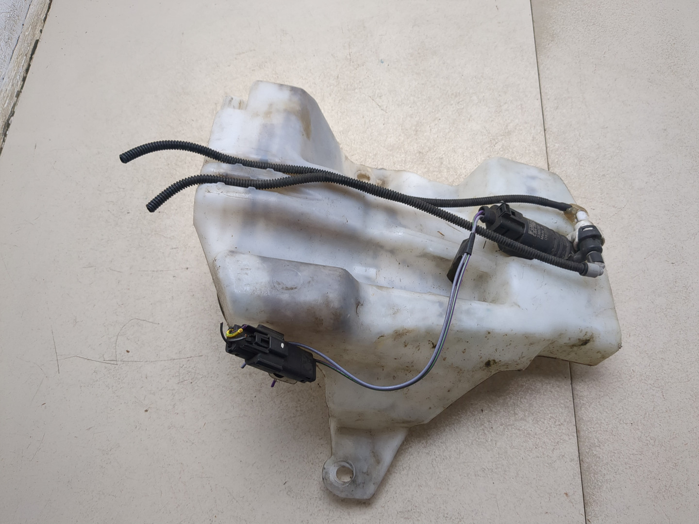 Бачок омывателя лобового стекла