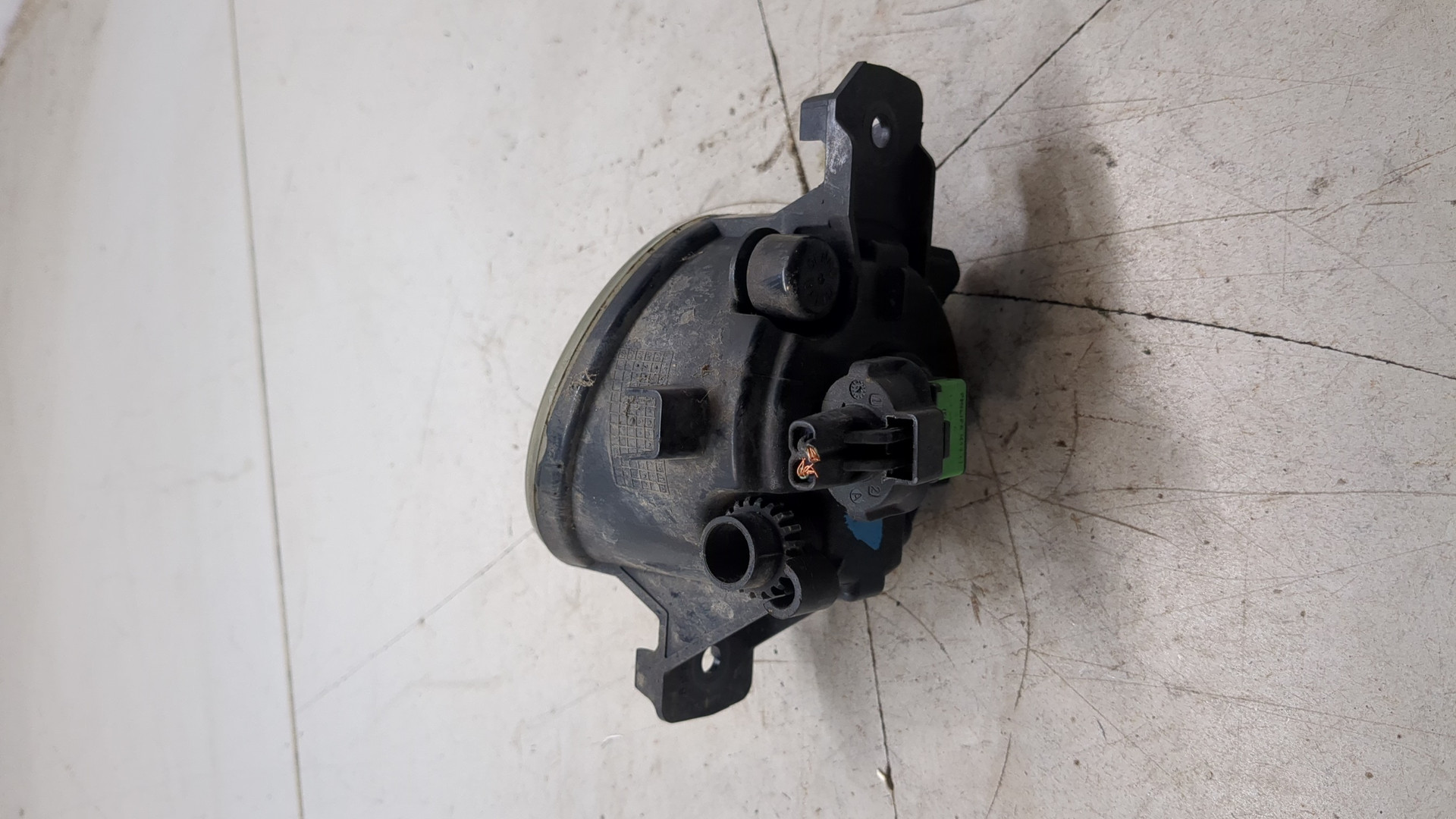 Фара противотуманная левая