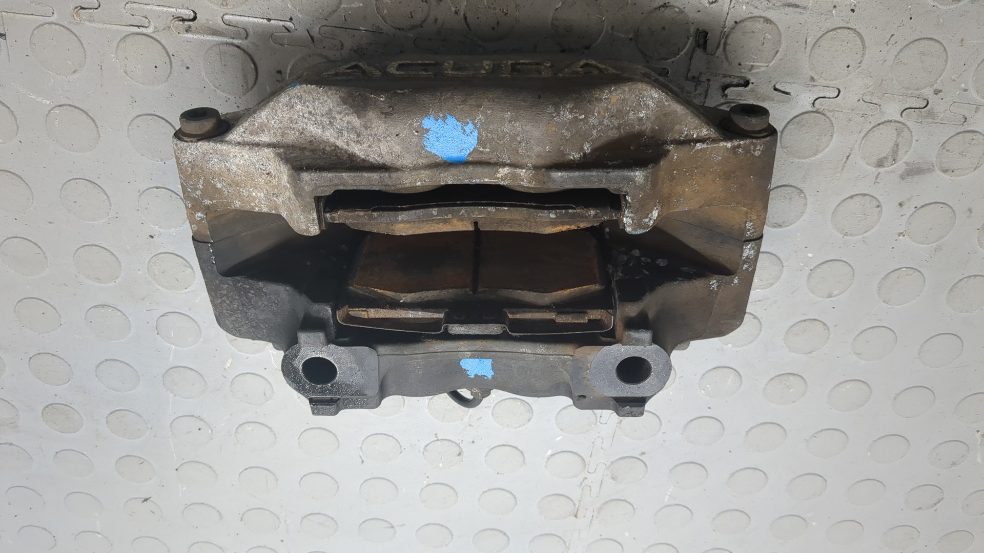 Суппорт передний левый