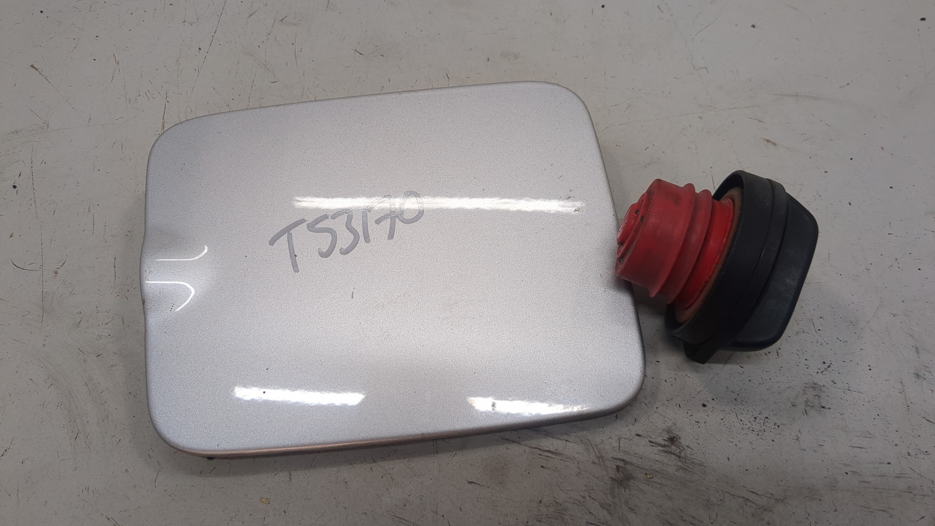 Лючок бензобака