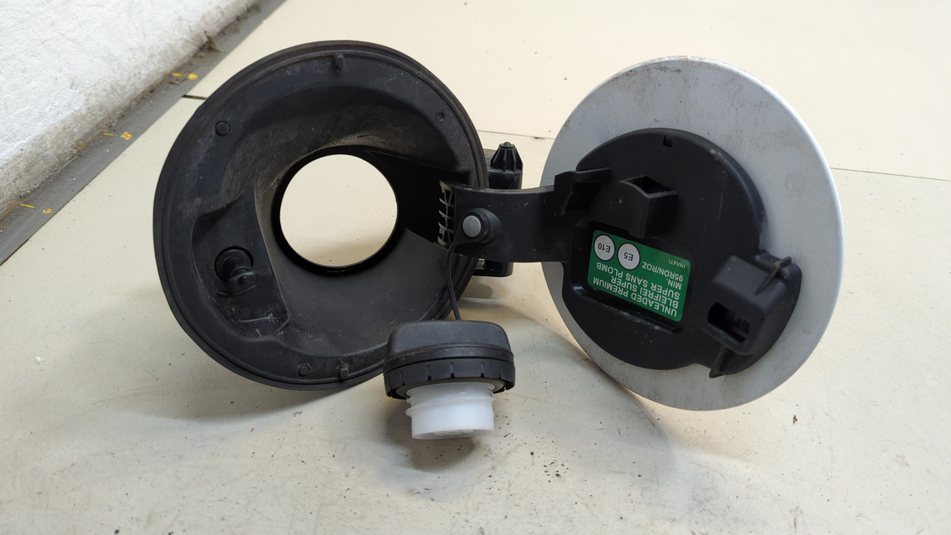 Лючок бензобака