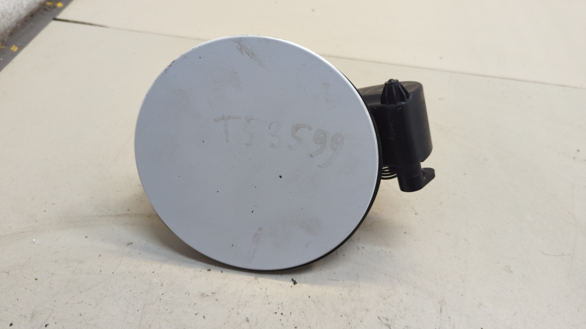 Лючок бензобака