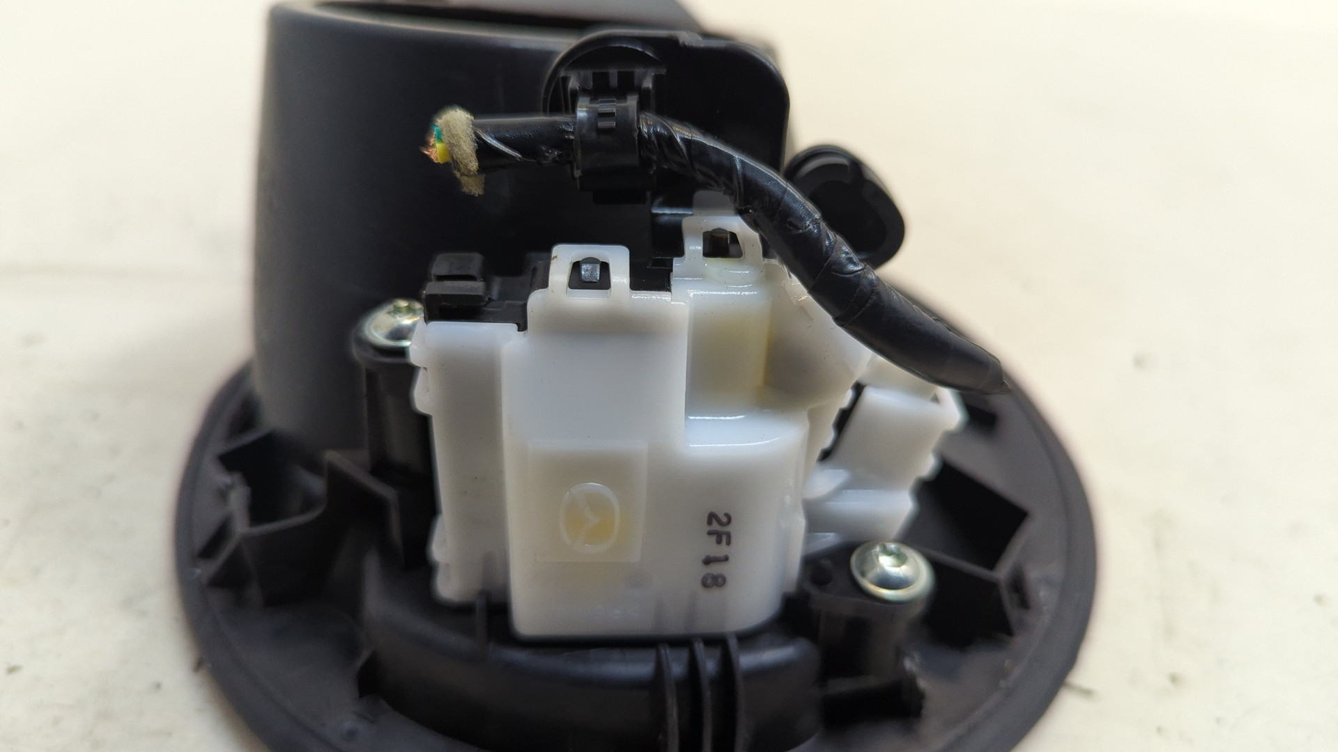 Лючок бензобака