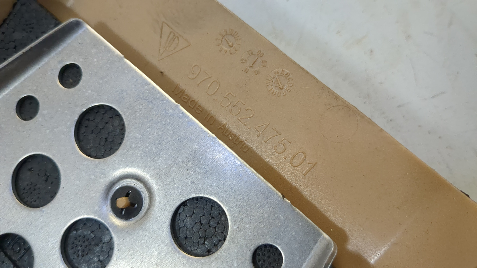 Кожух рулевой колонки