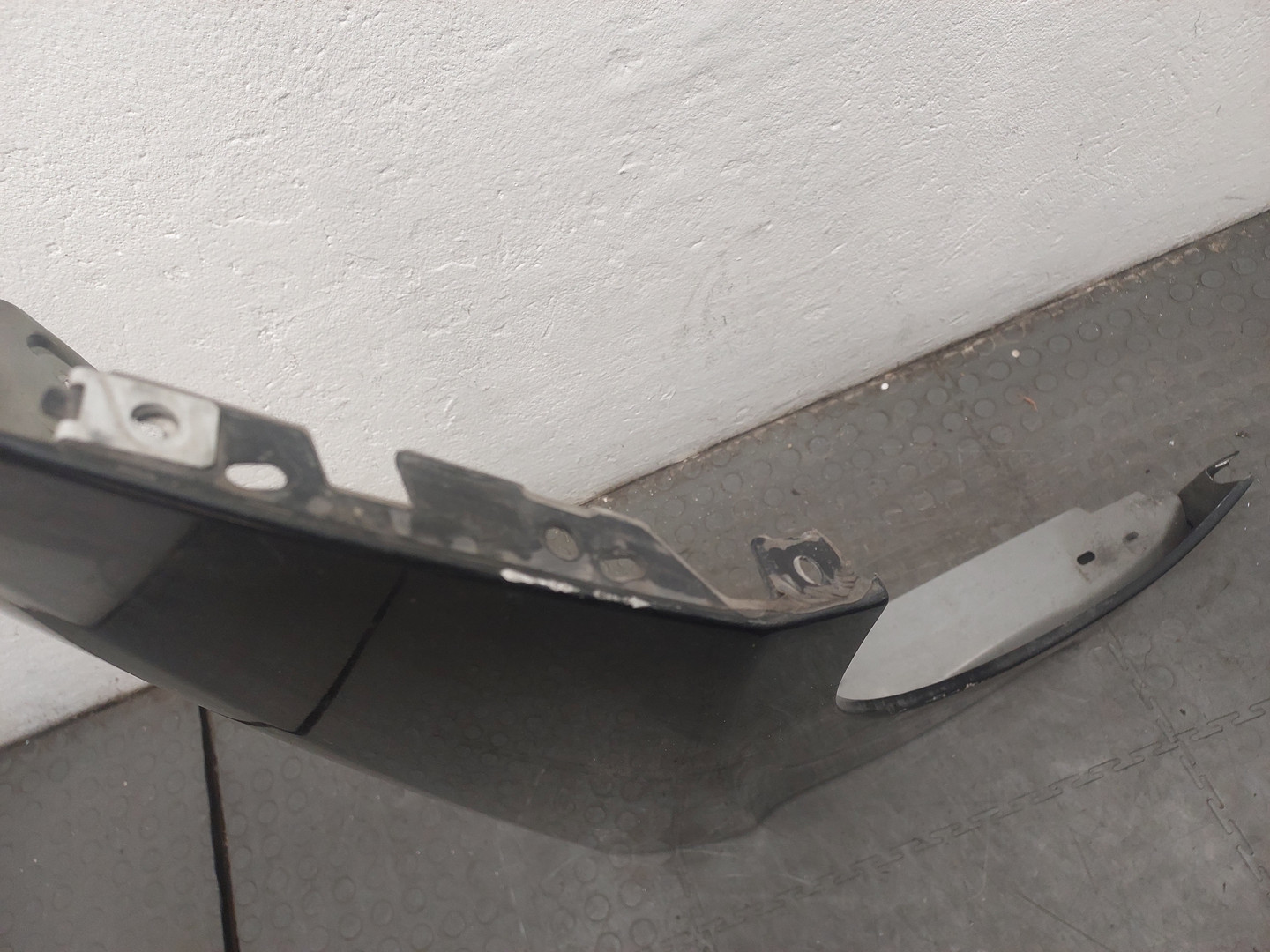 Крыло переднее правое